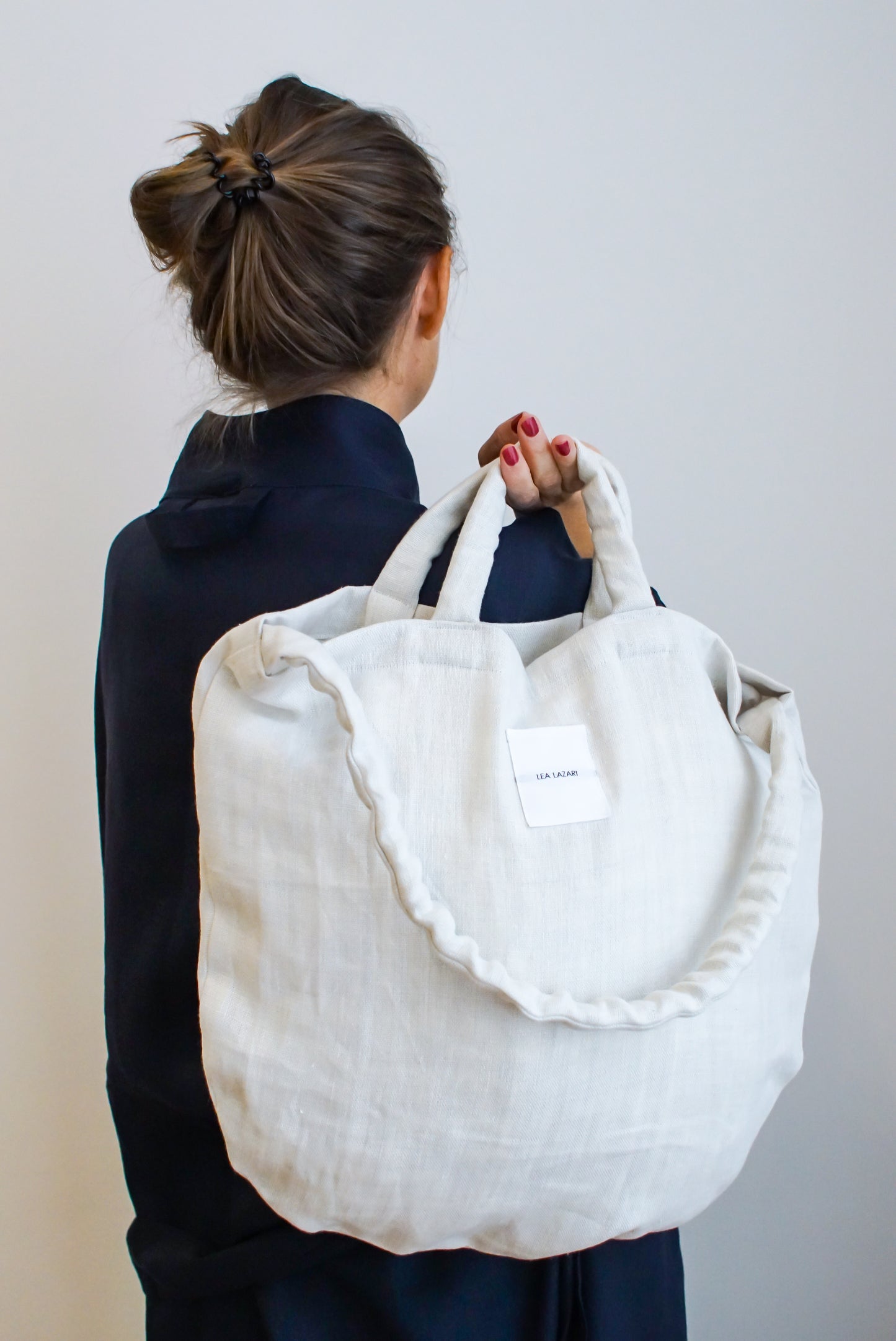 ROUND SHOPPER BAG offwhite